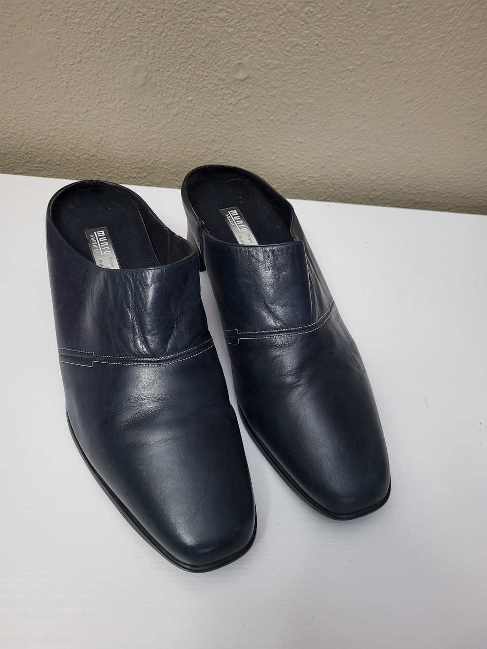 Munro American Navy Leather Mule/ Light Top-stitching Trim, 2 Inch Heel 13W